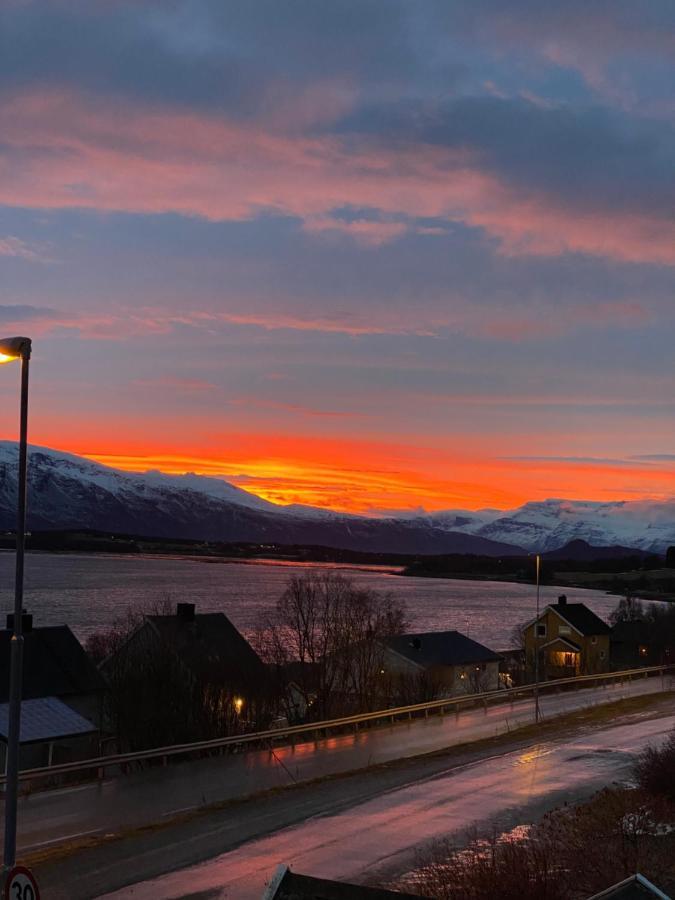Lyngen, Mackay appartment, Lyngen Lyngseidet Exteriör bild